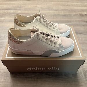 Dolce Vita size 8 Zina off white embossed leather